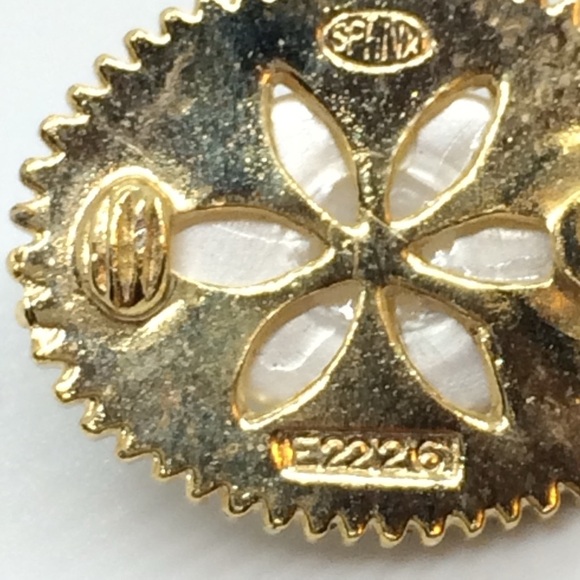 VINTAGE SPHINX PEARL RHINESTONE GOLD TONE OVAL LARGE CLIP ON STATEMENT EARRINGS - Picture 15 of 16